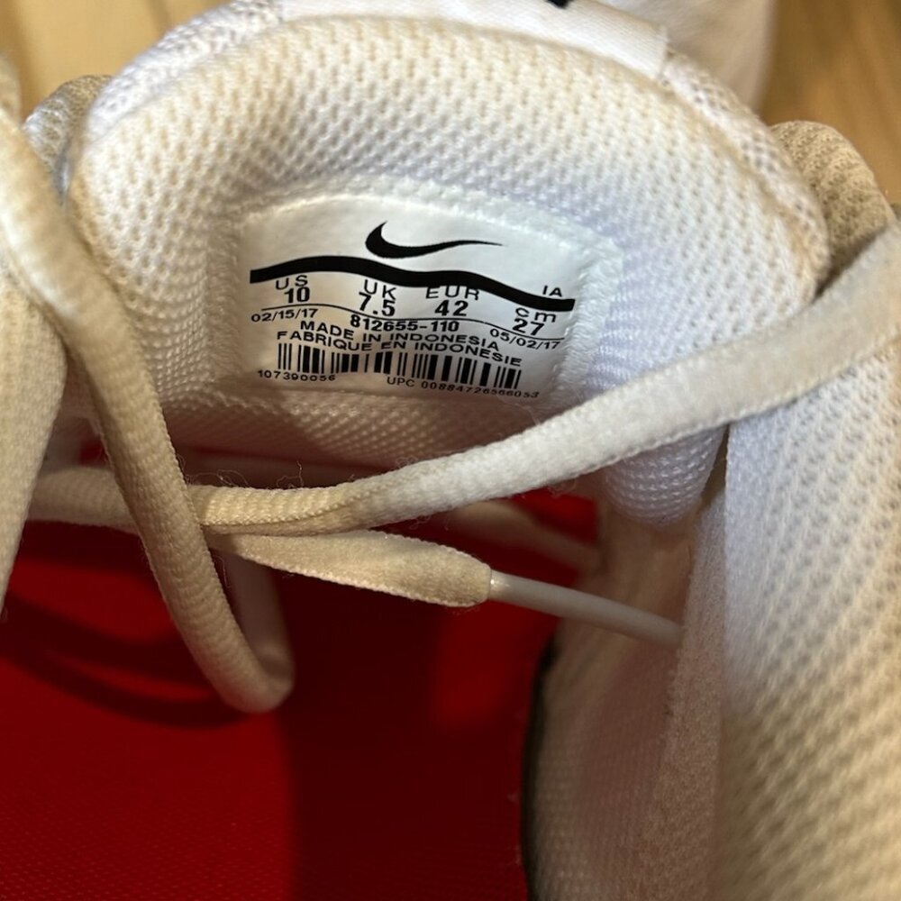 Nike Roshe Sneakers - Picture 6 of 6